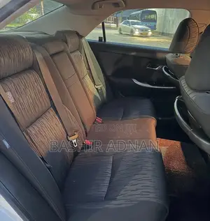 Toyota Crown 2010 Off white