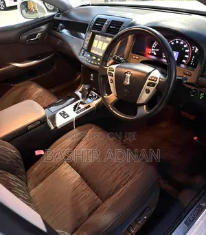 Toyota Crown 2010 Off white