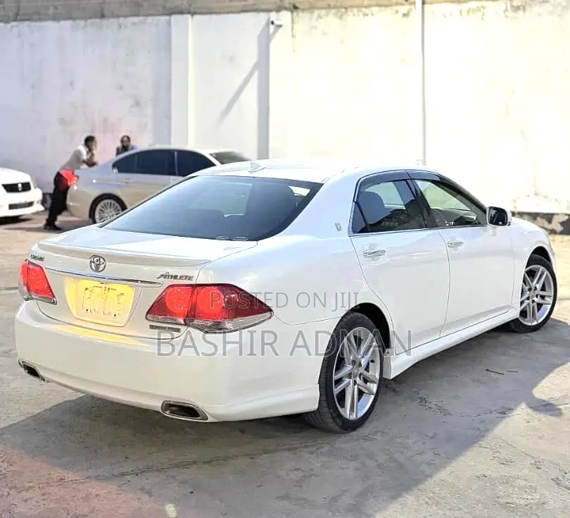 Toyota Crown 2010 Off white