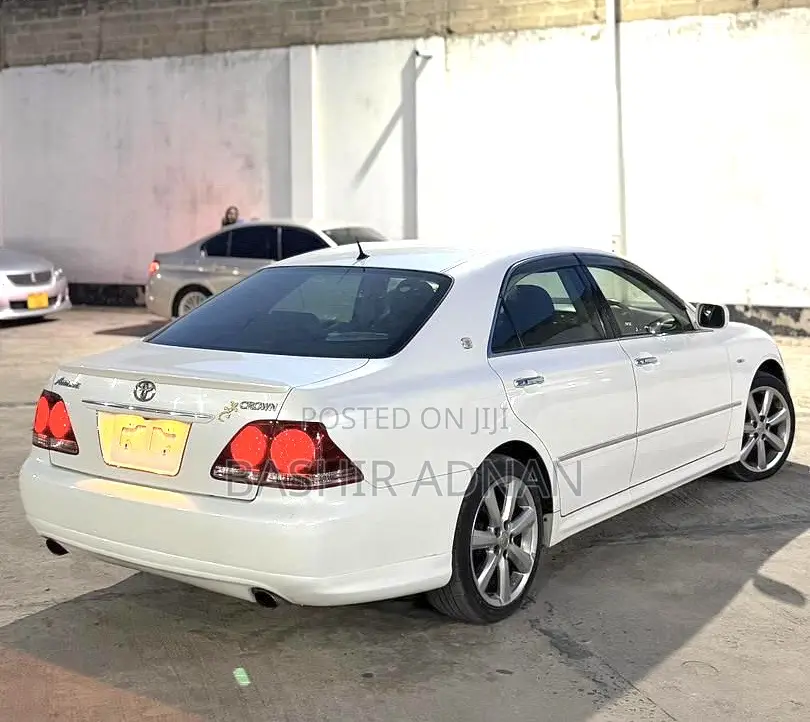 Toyota Crown 2006 White