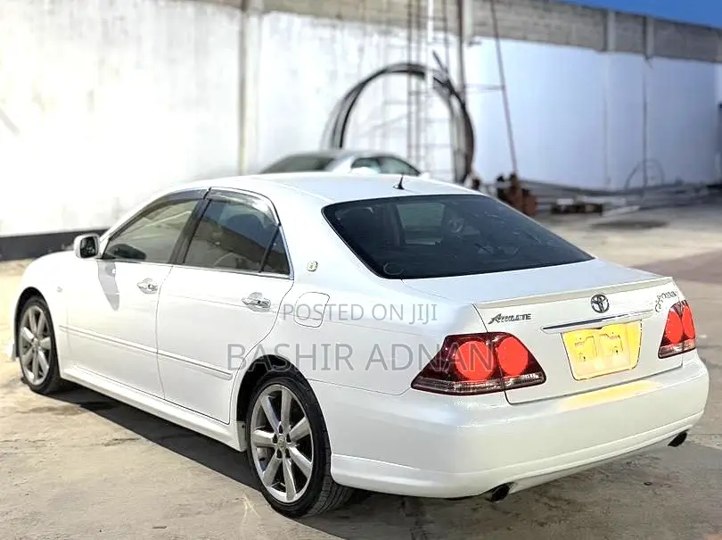 Toyota Crown 2006 White