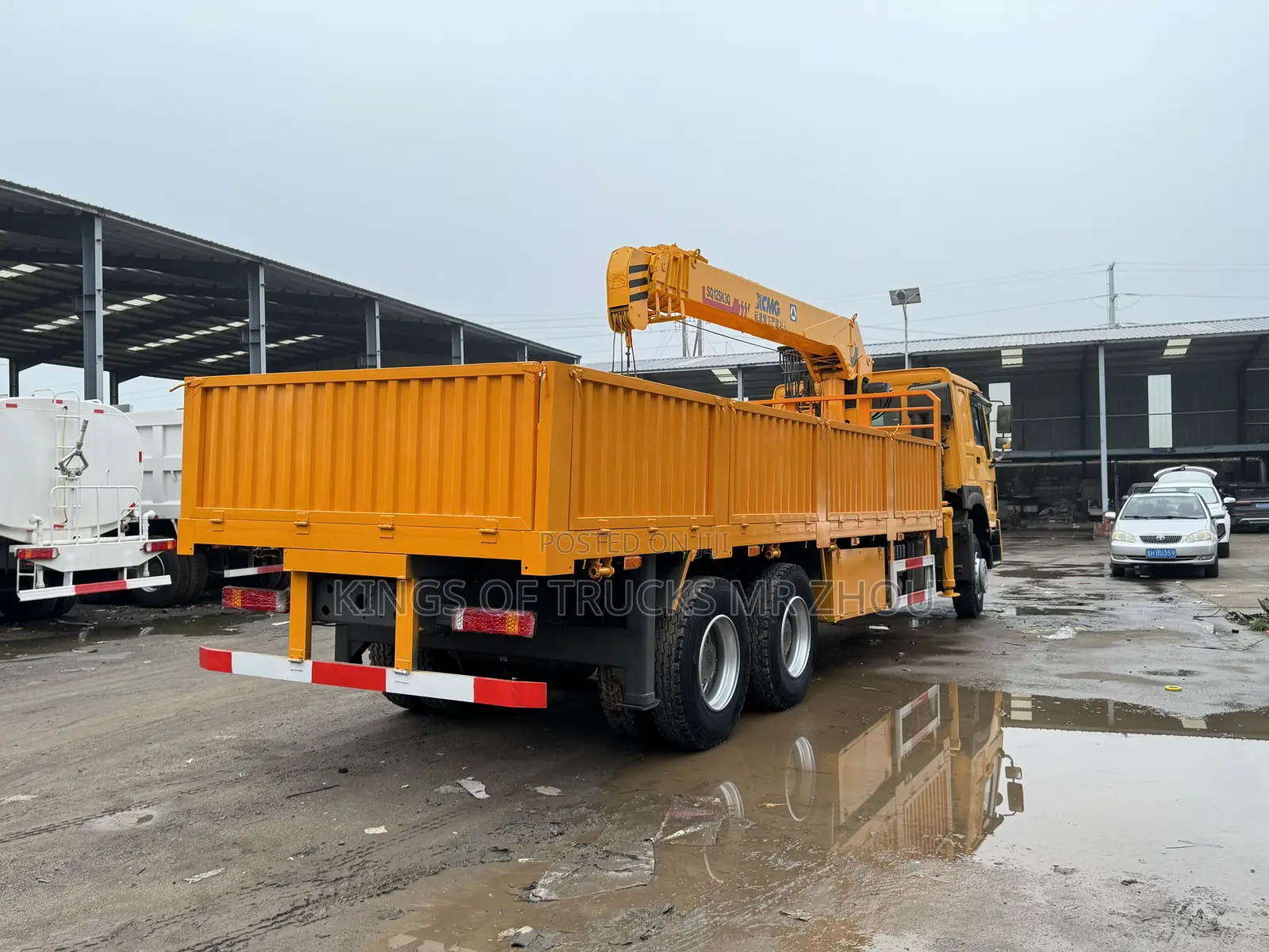 Ready for Order Yellow Howo 6x4 Truck With Crane