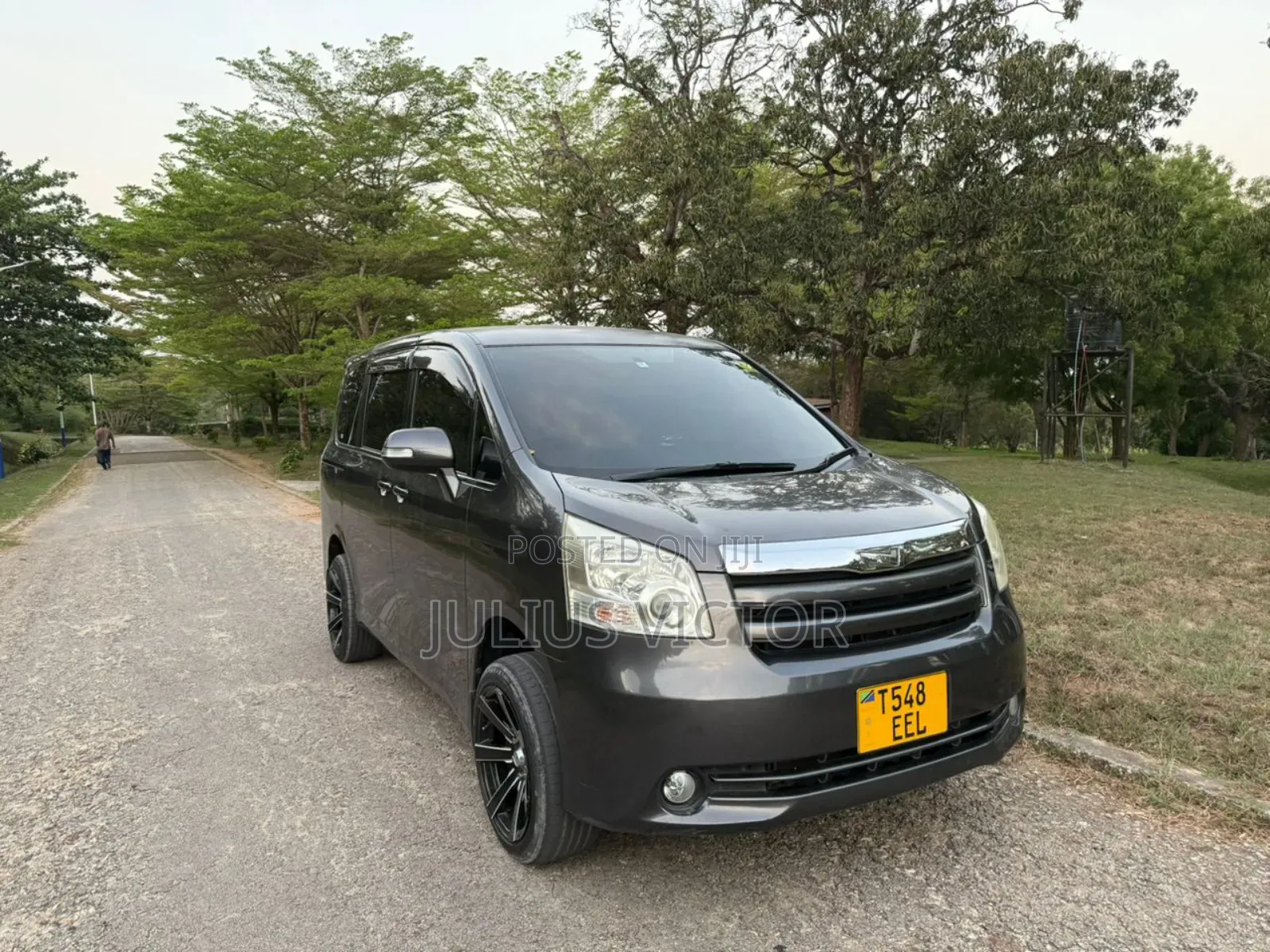 Toyota Noah 2009 Gray