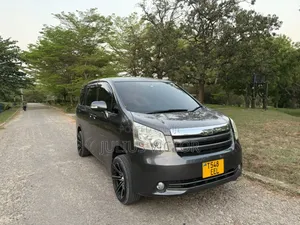 Toyota Noah 2009 Gray