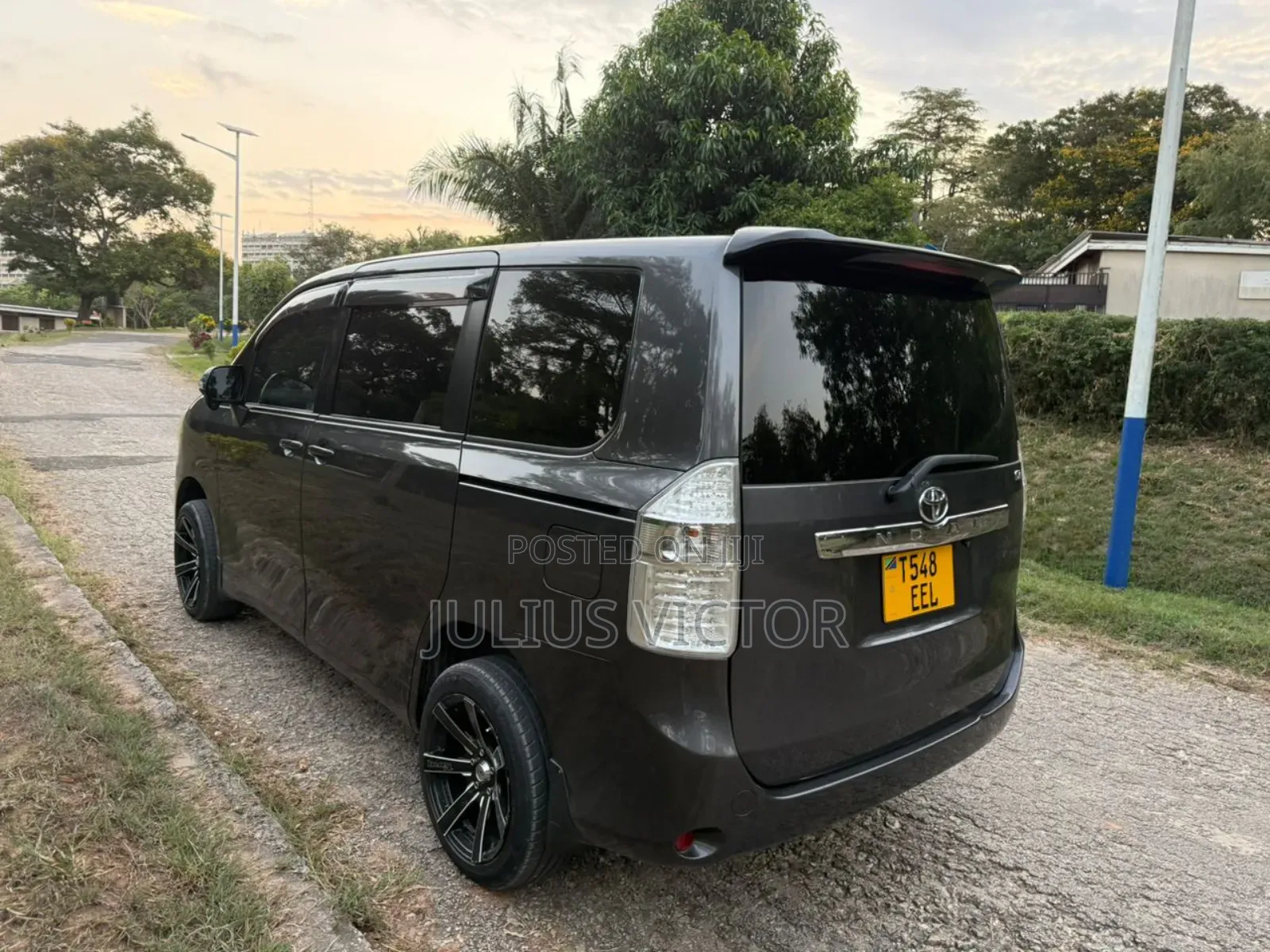 Toyota Noah 2009 Gray