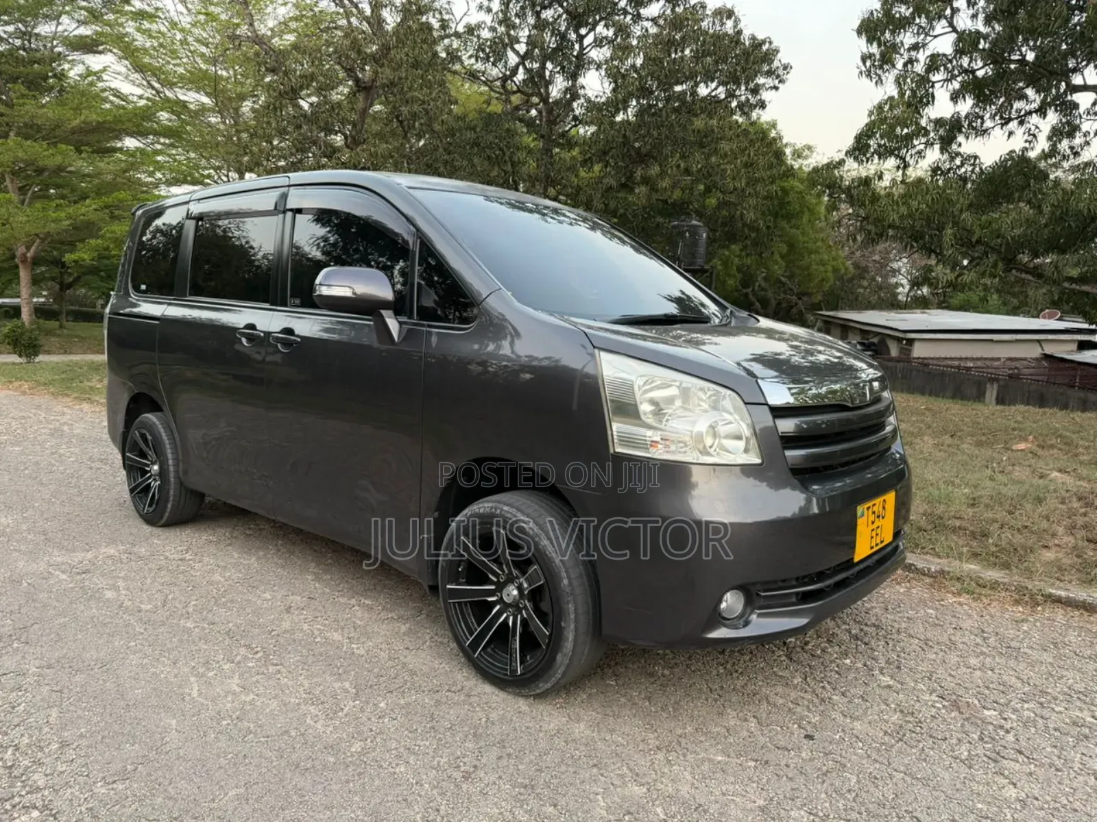 Toyota Noah 2009 Gray