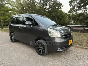 Toyota Noah 2009 Gray