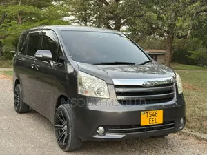 Toyota Noah 2009 Gray