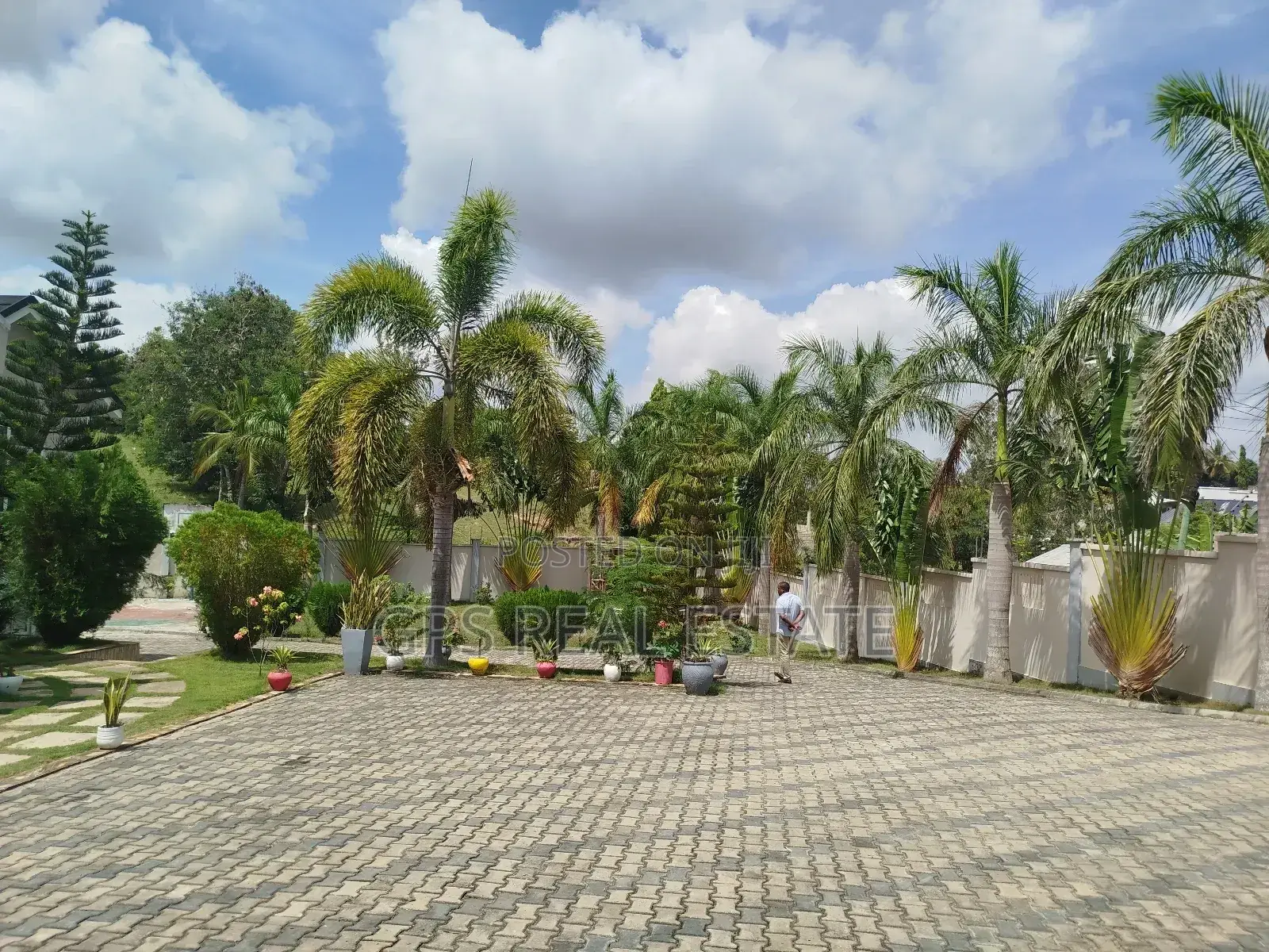4bdrm Mansion in Goba, Kinondoni for sale