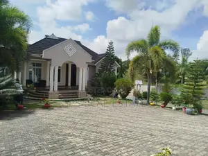 4bdrm Mansion in Goba, Kinondoni for sale