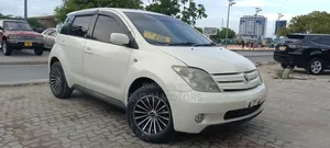 Toyota IST 2004 White