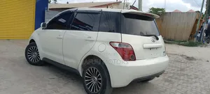Toyota IST 2004 White