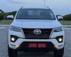 Toyota Fortuner 2022 White