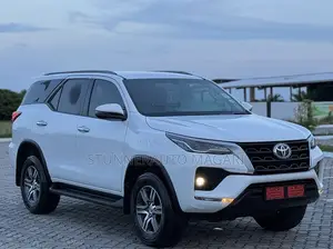 Toyota Fortuner 2022 White