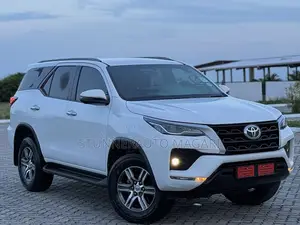 Toyota Fortuner 2022 White