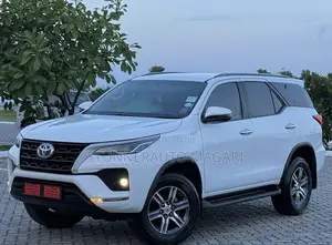 Toyota Fortuner 2022 White