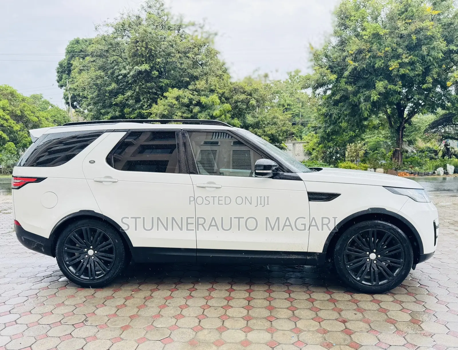 Land Rover Discovery 2018 White