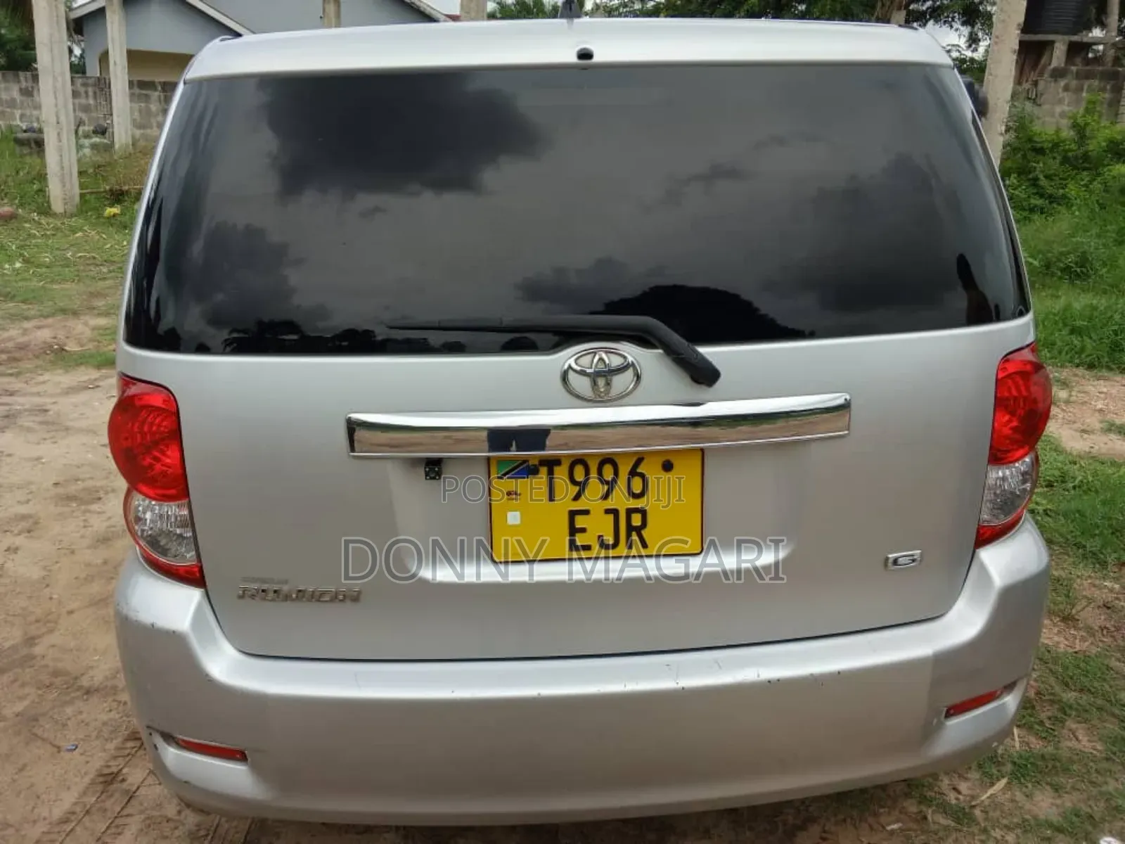 Toyota Corolla Rumion Hatchback 1.5 FWD 2010 Silver