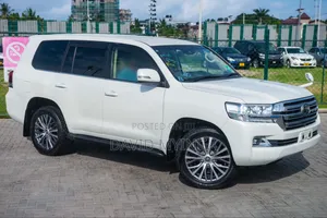 Toyota Land Cruiser 2016 White
