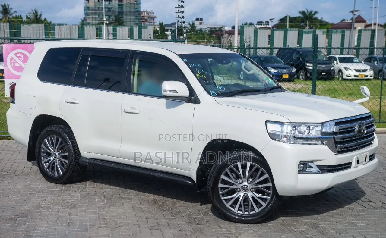 Toyota Land Cruiser 4.6 V8 AX 2016 White