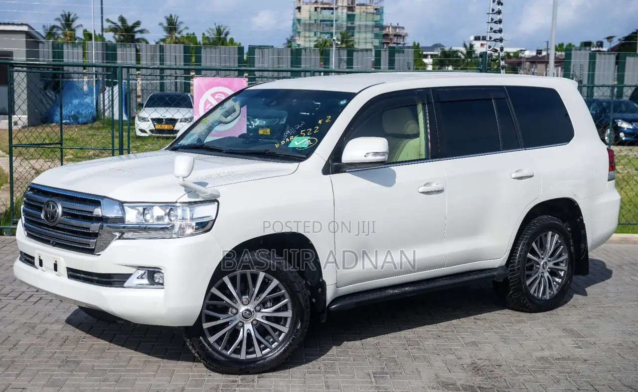 Toyota Land Cruiser 4.6 V8 AX 2016 White