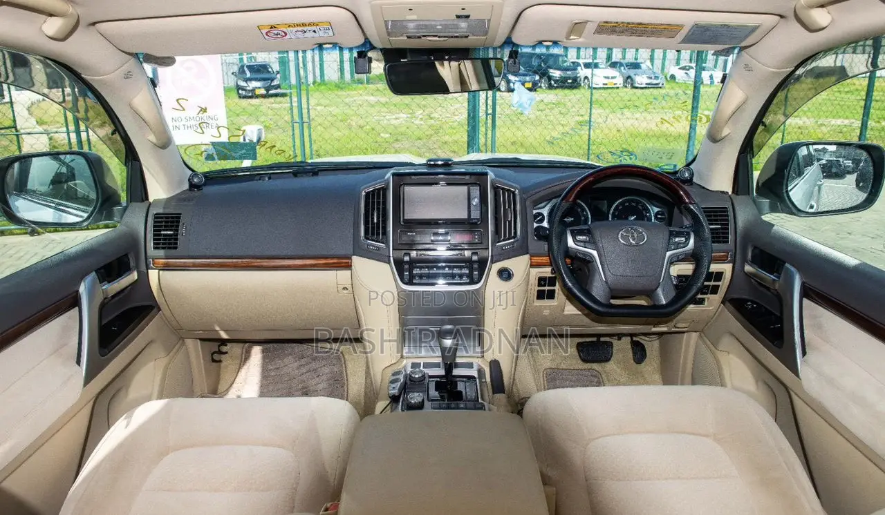 Toyota Land Cruiser 4.6 V8 AX 2016 White