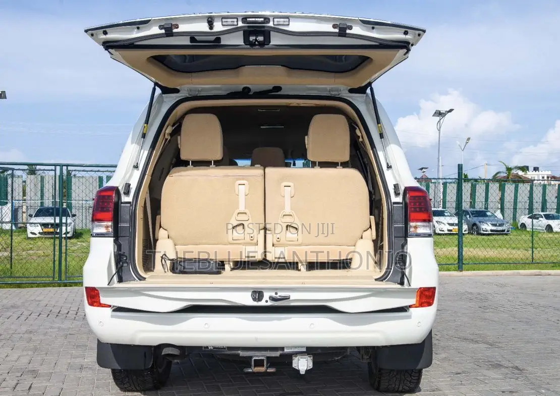 Toyota Land Cruiser 2017 White