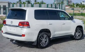 Toyota Land Cruiser 2017 White