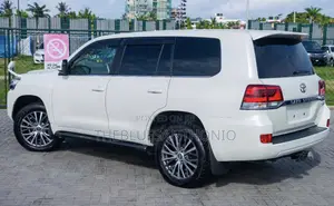 Toyota Land Cruiser 2017 White