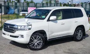 Toyota Land Cruiser 2017 White