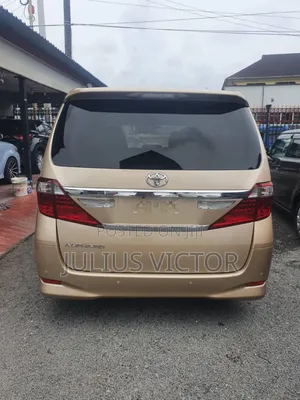 Toyota Alphard 2010 Gold