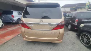 Toyota Alphard 2010 Gold