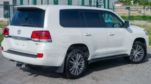 Toyota Land Cruiser 2016 White