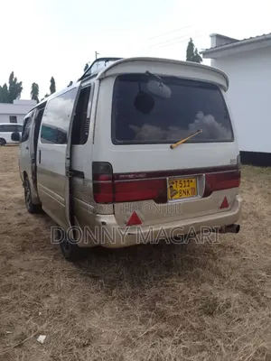 Toyota HiAce 2006 White