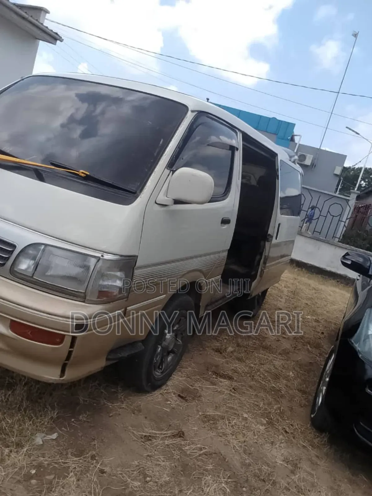 Toyota HiAce 2006 White