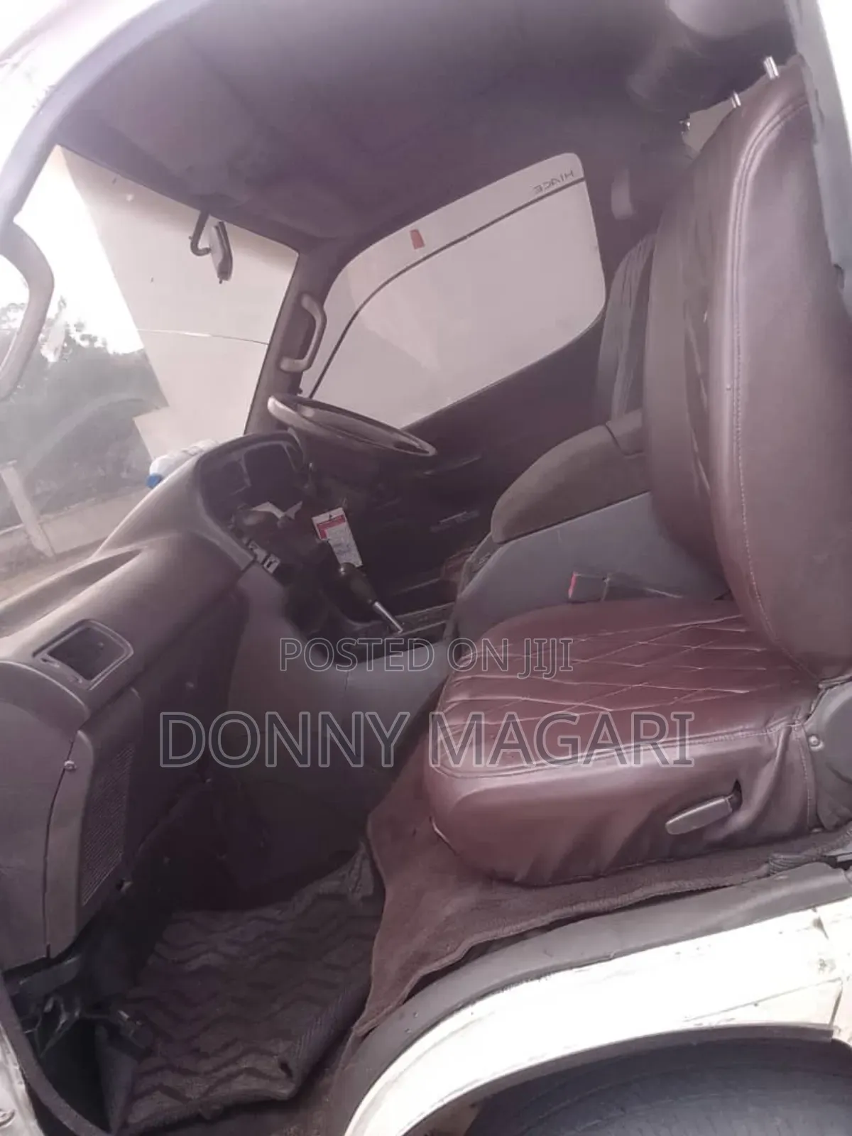 Toyota HiAce 2006 White