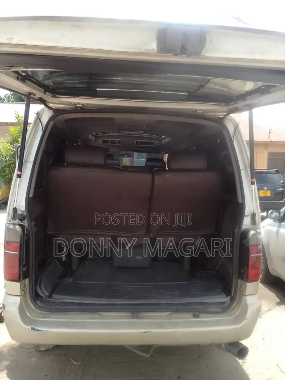Toyota HiAce 2006 White