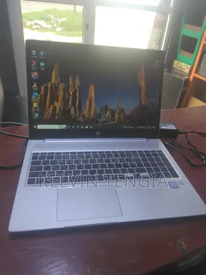 Laptop HP ProBook 450 G8 8GB Intel Core I5 SSHD+SSD 256GB