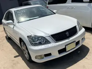 Toyota Crown Royale 2005 White