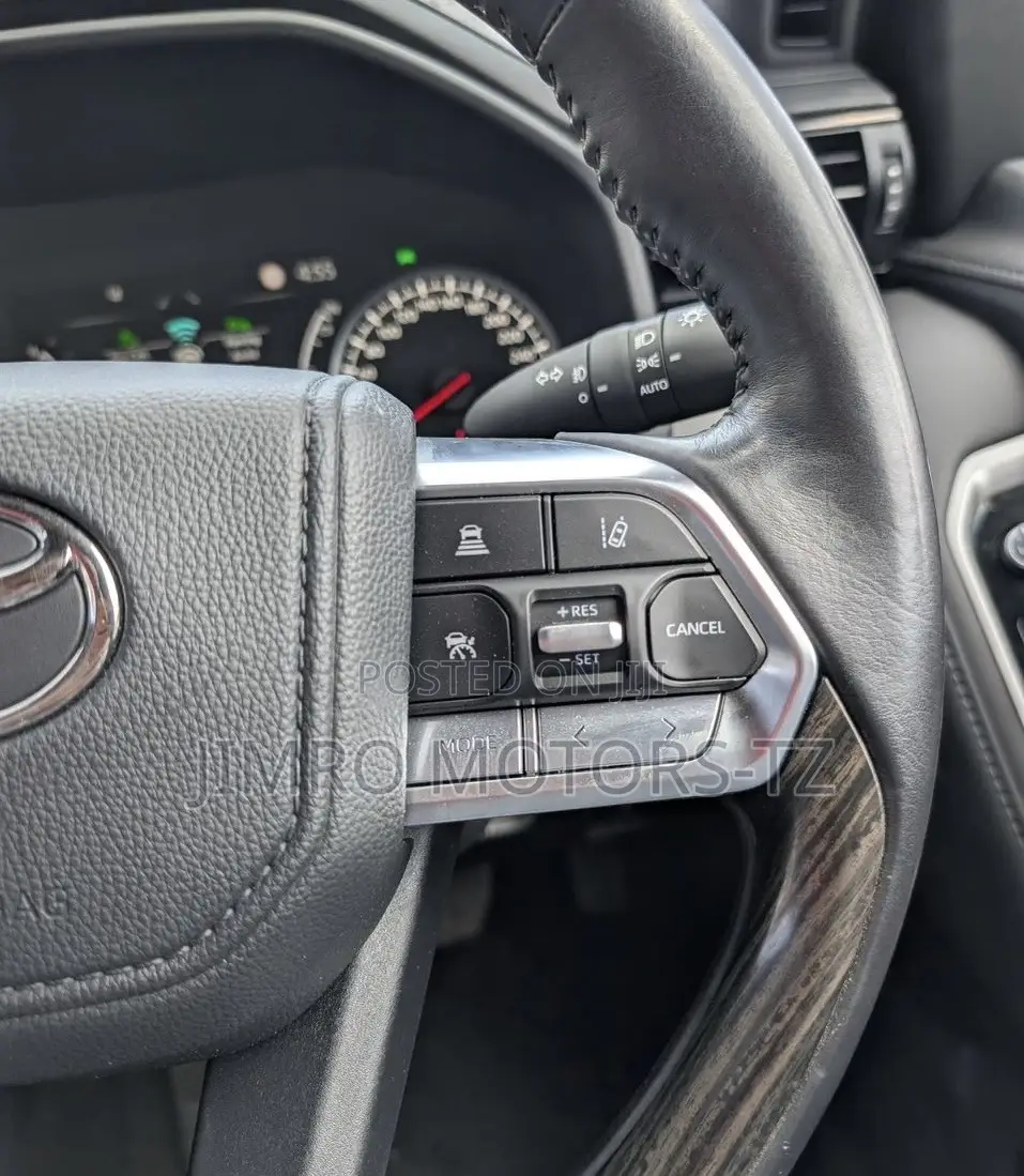 Toyota Land Cruiser 2024 Black