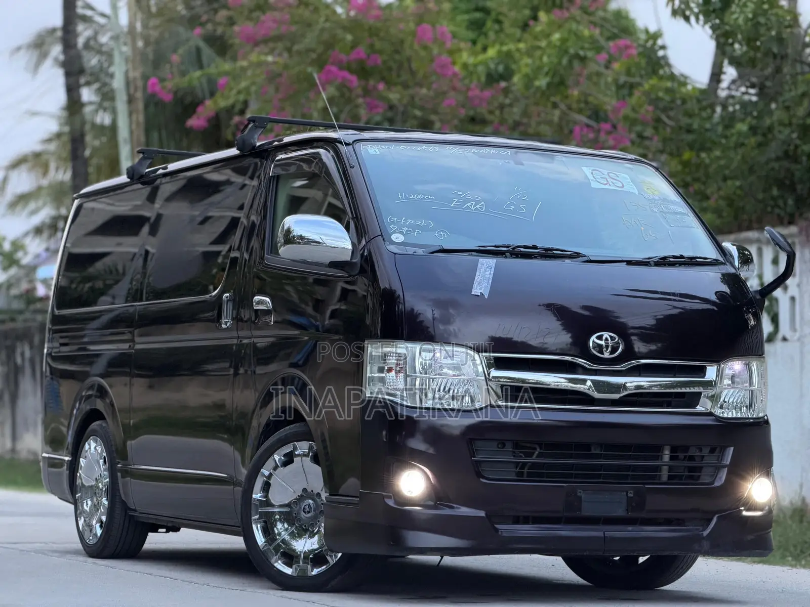 Toyota HiAce 2013 Black
