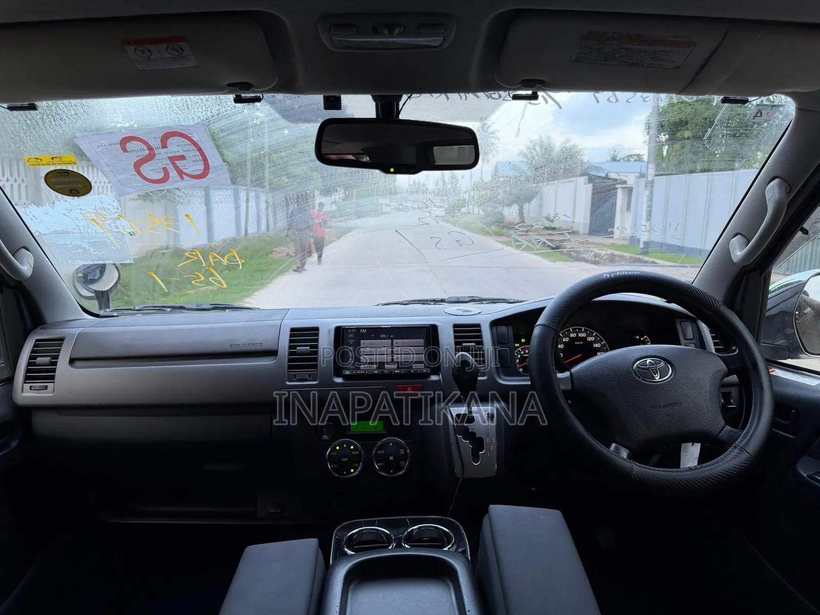 Toyota HiAce 2013 Black