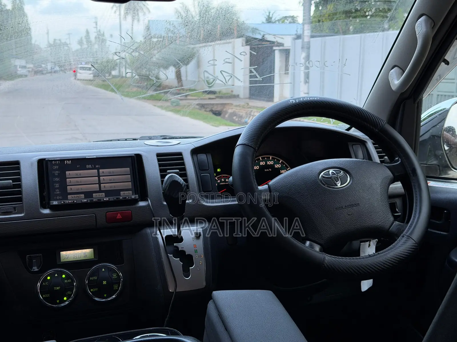 Toyota HiAce 2013 Black