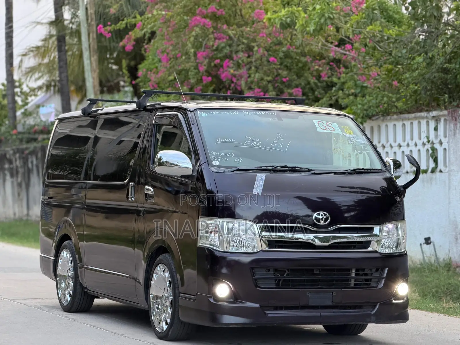 Toyota HiAce 2013 Black