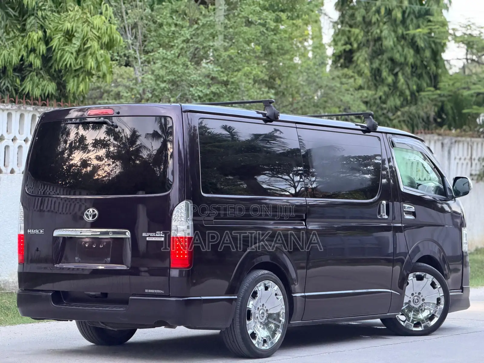 Toyota HiAce 2013 Black