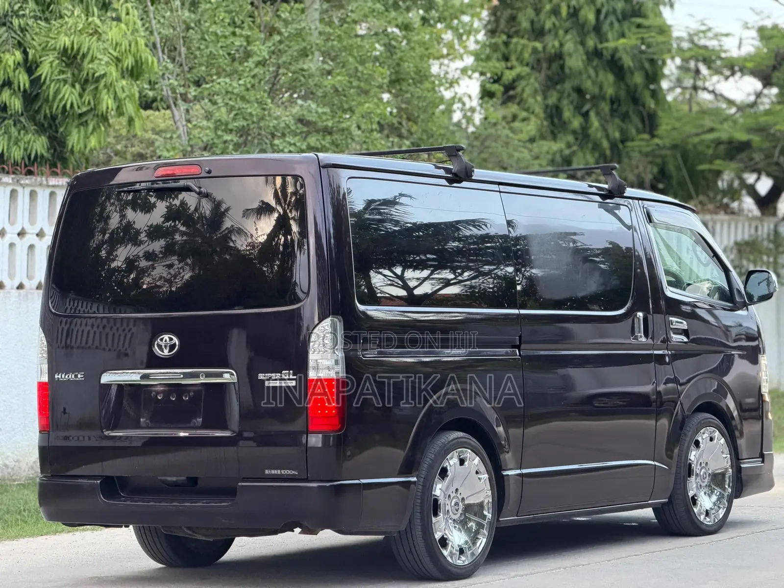 Toyota HiAce 2013 Black