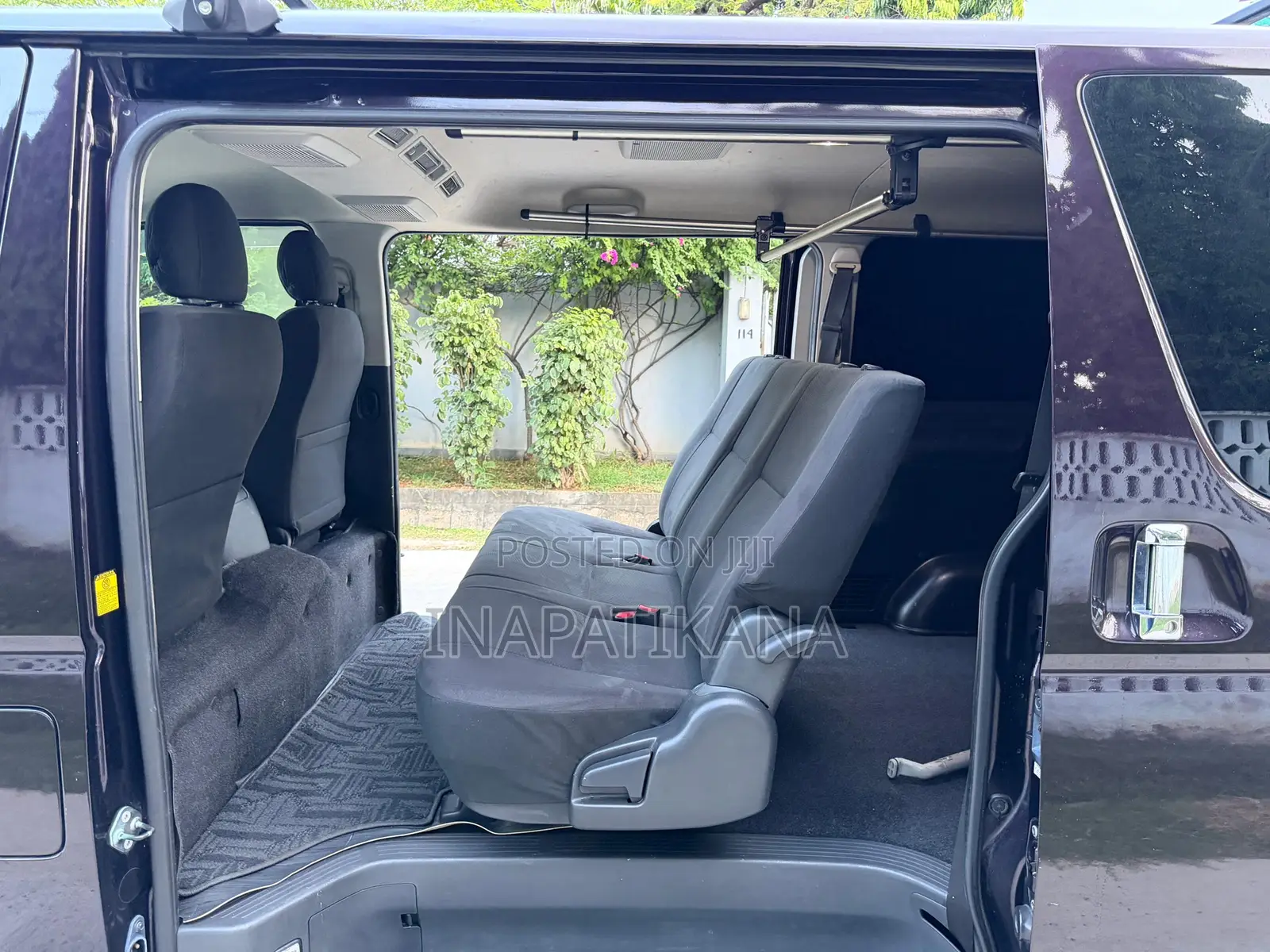 Toyota HiAce 2013 Black