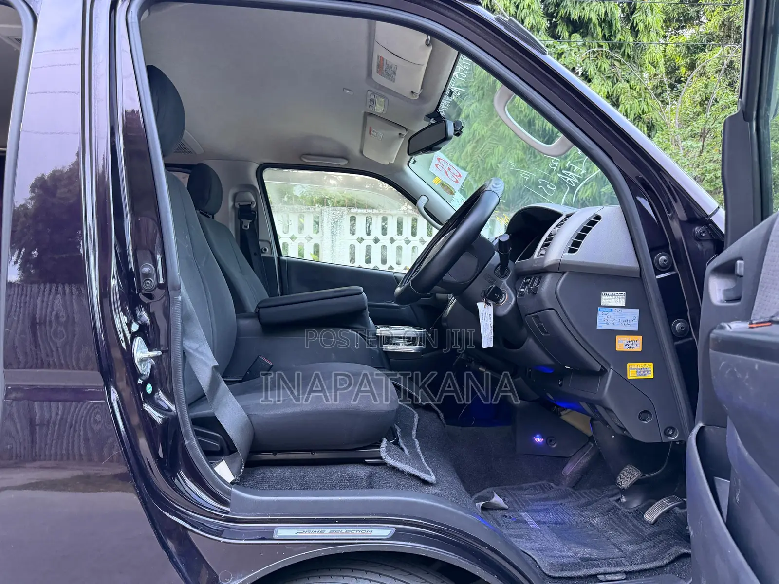Toyota HiAce 2013 Black