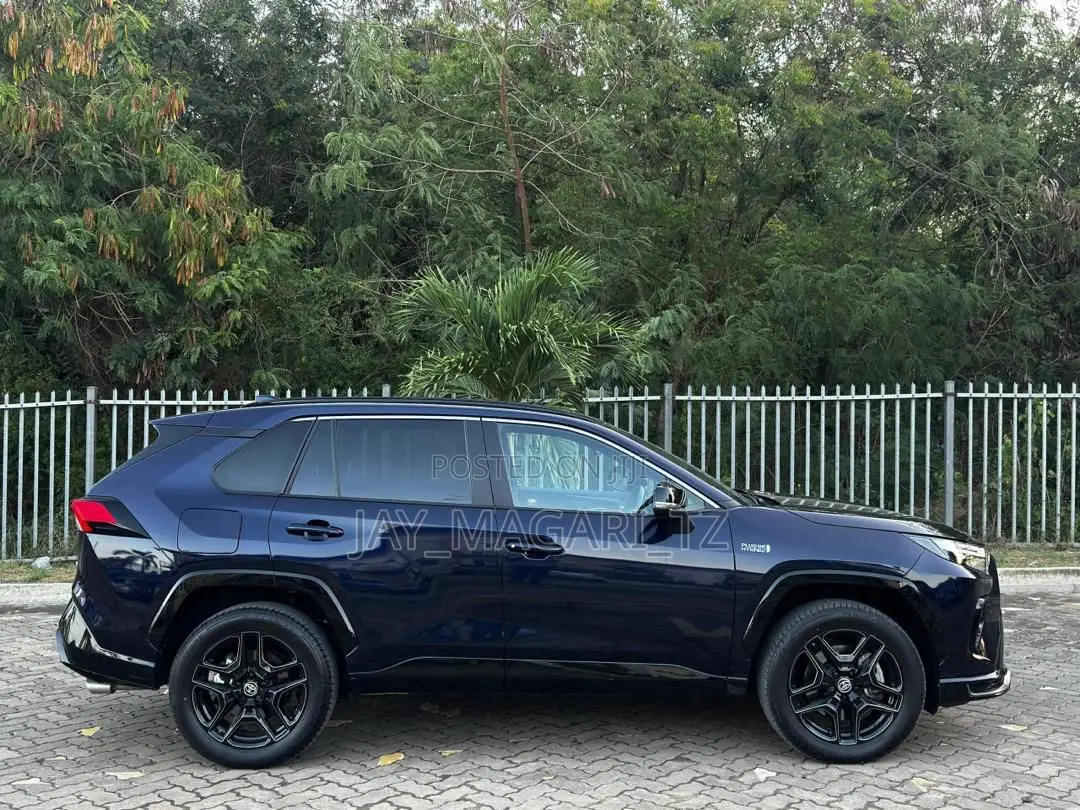 Toyota RAV4 Hybrid 2025 Blue