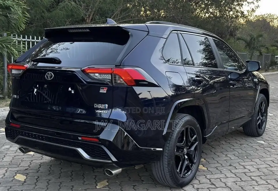 Toyota RAV4 Hybrid 2025 Blue